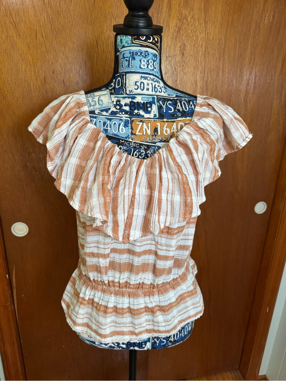 Wrangler Retro Stripe Ruffle Off-Shoulder Top in Rust and White Women’s Small